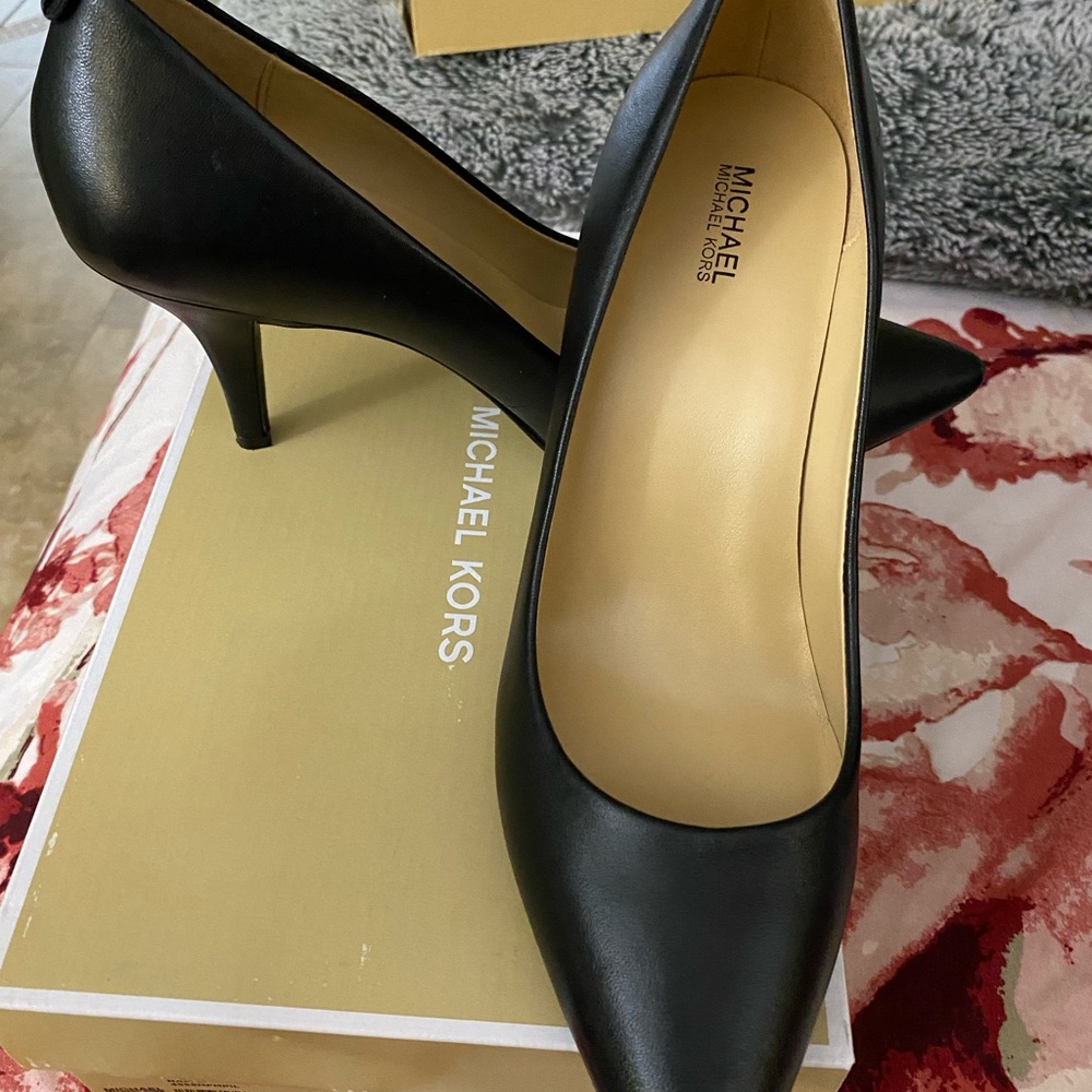 Michael Kors pump